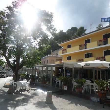 Hotel Il Porto Casal Velino Exterior foto